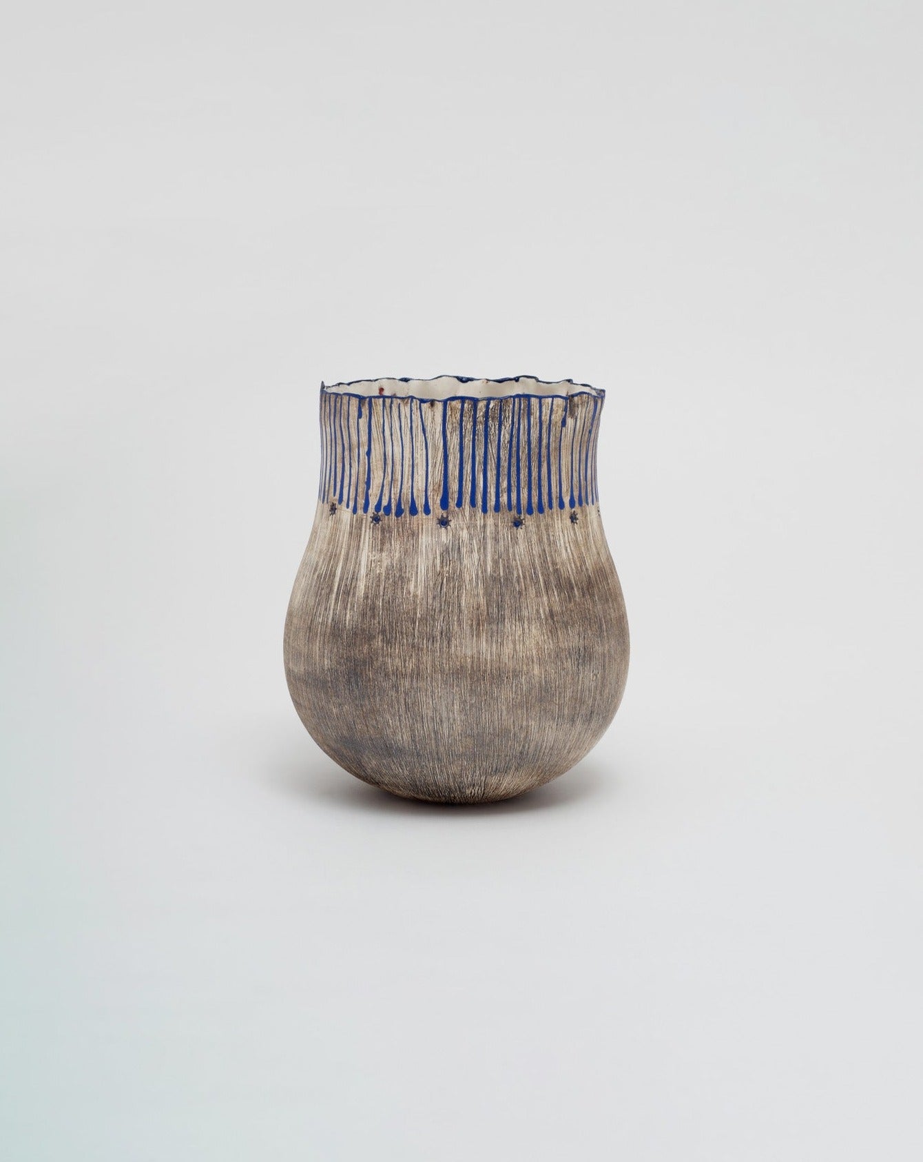 Handpinched Vase with Blue Stripes - kombi