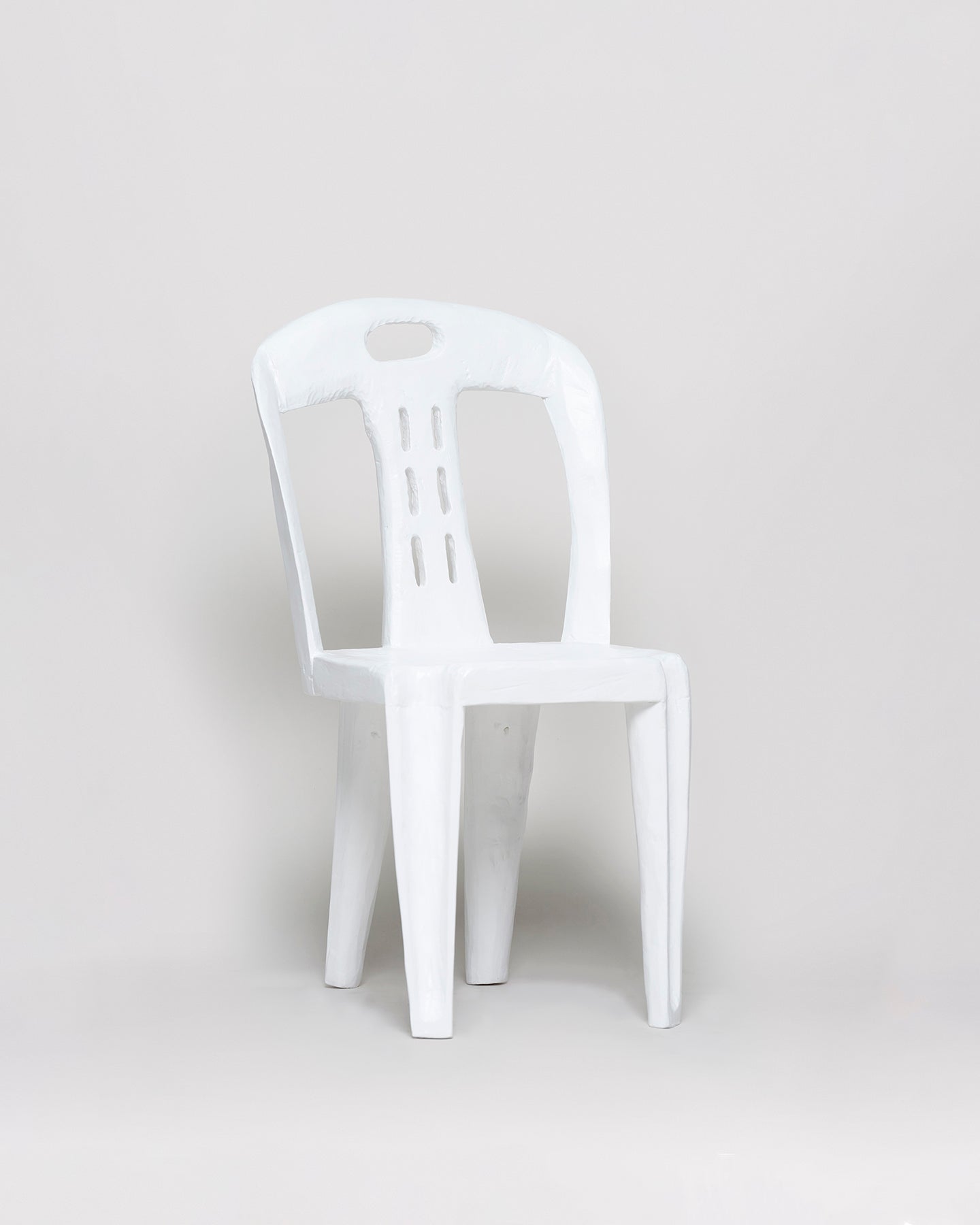 Everyday People (White Chair) 2022 - kombi
